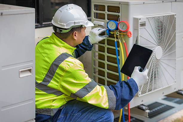 Professional Hvac technician working in Bellflower, IL